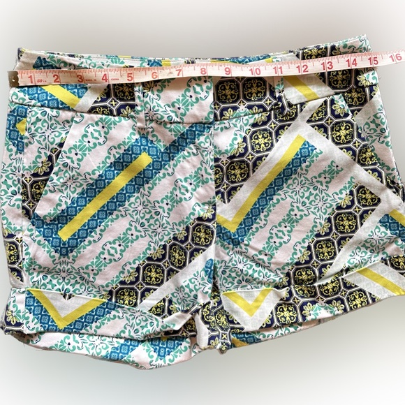 New York and Company pattern shorts size 2 - Picture 2 of 6